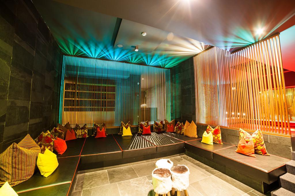 Living Max Hotel Τσελ αμ Ζέε Εξωτερικό φωτογραφία
