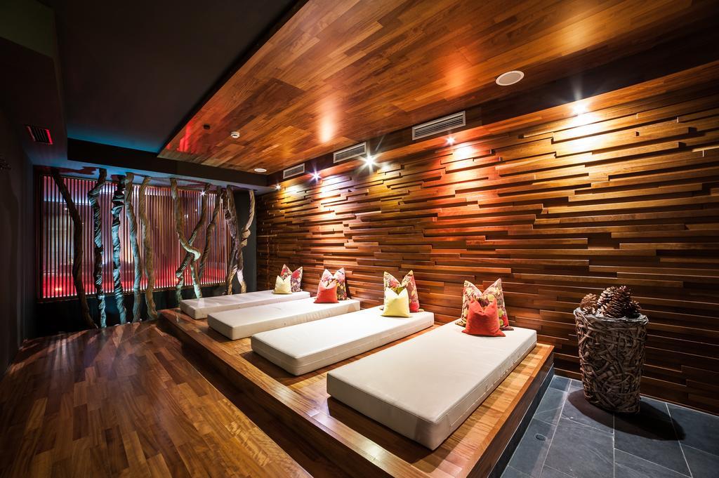 Living Max Hotel Τσελ αμ Ζέε Εξωτερικό φωτογραφία
