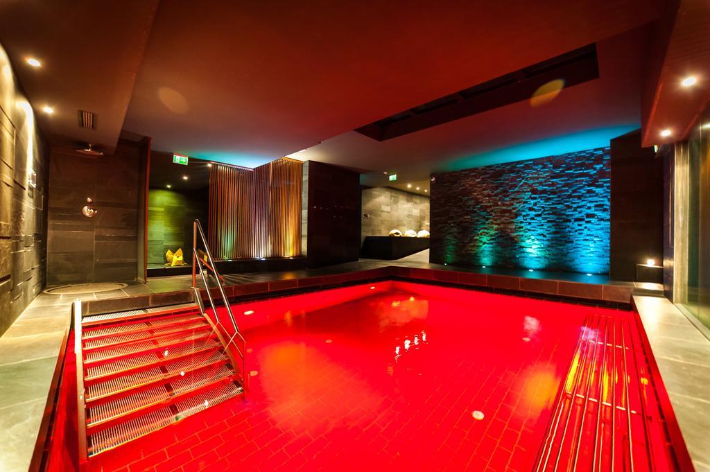 Living Max Hotel Τσελ αμ Ζέε Εξωτερικό φωτογραφία