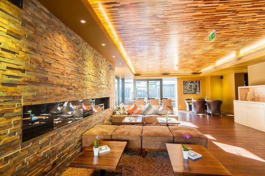 Living Max Hotel Τσελ αμ Ζέε Εξωτερικό φωτογραφία